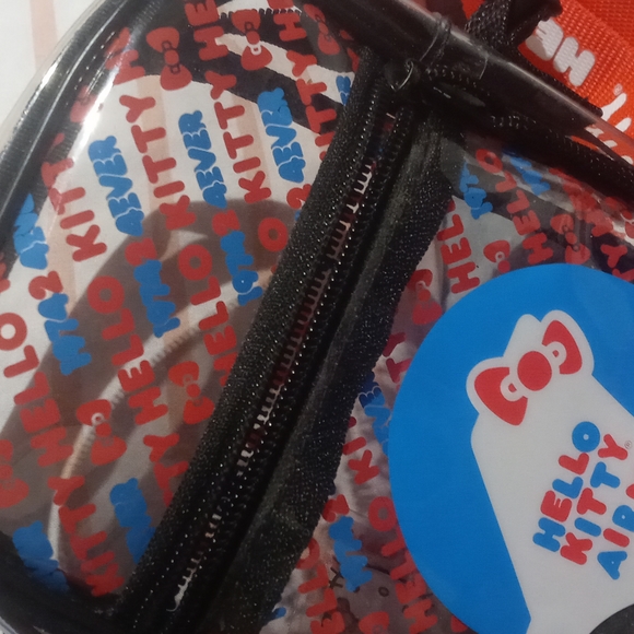 Hello Kitty Special Edition Crossbody Bag - Picture 5 of 7